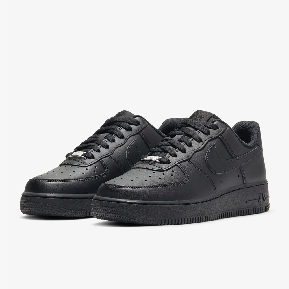 *NEW* BLACK NIKE AIR FORCE 1 WOMENS SIZE 7/MENS SIZE 5.5